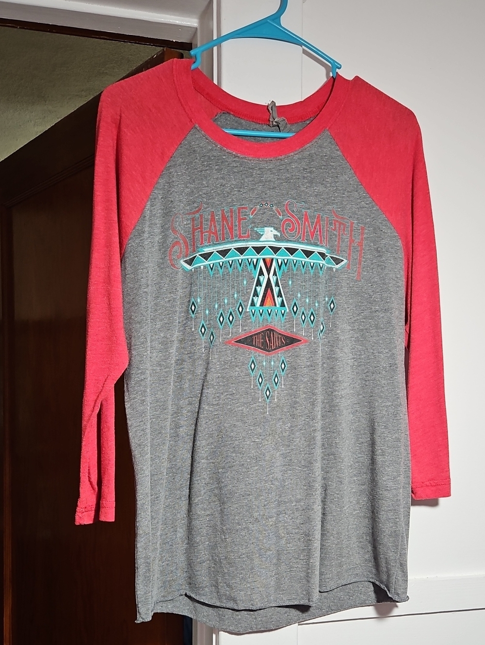 Shane Smith & The Saints Red Gray 3/4 Sleeve Ladies Baseball Tee T-Shirt Size M